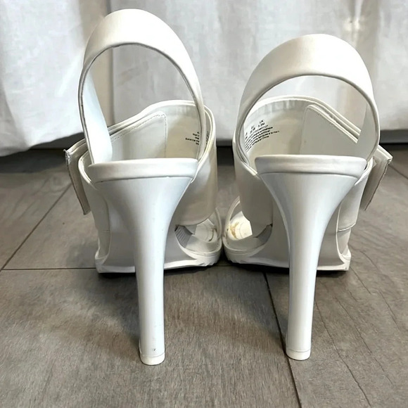 DKNY Slingback  High Heels, Size 8 - Picture 5 of 7